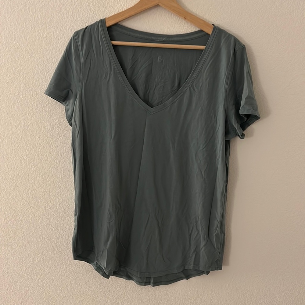 Lululemon tee